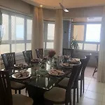 Apartamento Frente Ao Mar. Amplo E Confortavel.