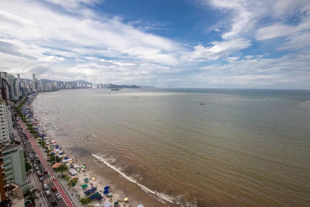 Apartamento Frente Ao Mar. Amplo E Confortavel. Balneario Camboriu