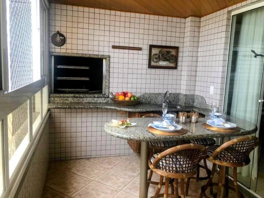 Apartamento Frente Ao Mar. Amplo E Confortavel.