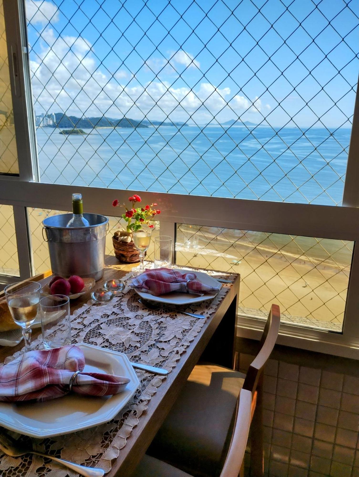 Frente Ao Mar. Amplo E Confortavel. Balneario Camboriu
